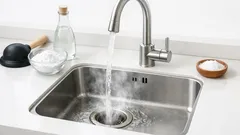 Abfluss stinkt in der Küche? Mit Natron und Essig den Geruch schnell loswerden