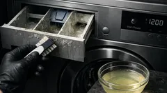 Waschmittelschublade reinigen: 2 einfache Methoden gegen Muff und Beläge